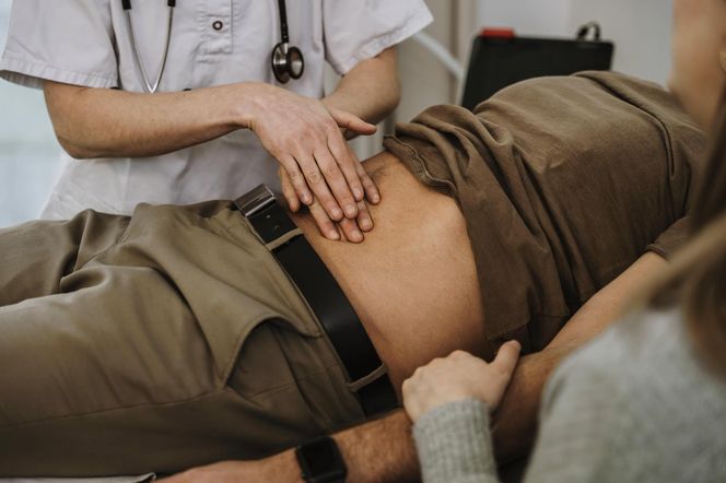 Chora wątroba zwykle nie boli, ale tego objawu nie lekceważ. Gastrolog ostrzega