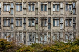 Zabytkowa hala na Suwak 4 w Warszawie