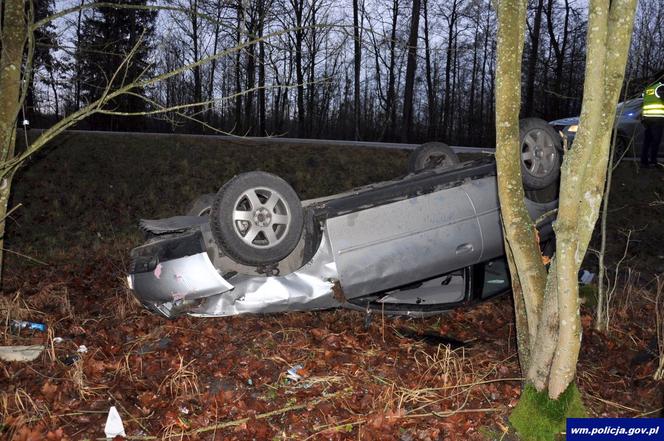Na trasie Pisz - Jeże dachowało osobowe Audi