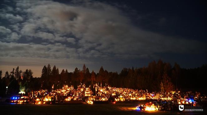 Warmińsko-mazurskie cmentarze rozświetlone tysiącami zniczy [GALERIA]