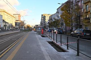 Najpierw wyremontowali przystanki, teraz je niszczą by zasadzić zieleń. Absurd na ul. Grochowskiej