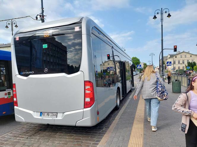 Byliśmy na przejażdżce elektrycznym autobusem po Bydgoszczy. Furorę robi jeden drobiazg 