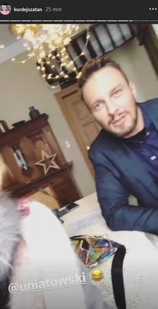 M jak miłość. Sławek Uniatowski jako Leszek Krajewski na planie w domu Joasi