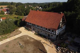 Remont był gigantyczny. Samych okien potrzebowali 52 sztuki