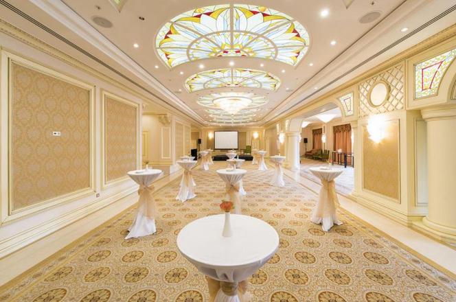Fairmont Grand Hotel