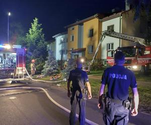 Podpalił budynek, potem ruszył z nożem na policjanta i strażaka! Padł strzał