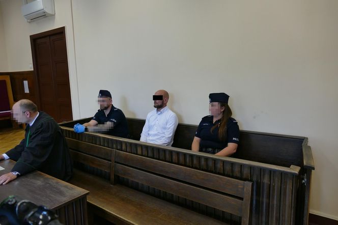 Chciał żywcem spalić żonę. Sekundy dzieliły ją od śmierci. Spędzi w więzieniu długie lata