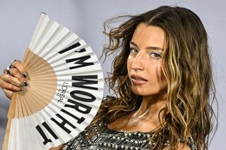 Julia Wieniawa podbiła wybieg w Paryżu. Tak reprezentowała Polskę w stolicy mody!