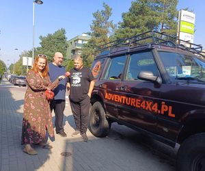 Kierowcy aut 4X4 jadą z pomocą powodzianom