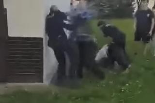 W Pastuchowie biją policję