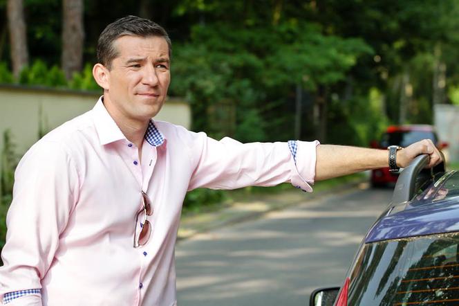 2XL. Przemysław Sadowski w roli Karola, pedancika z nerwicą natręctw 