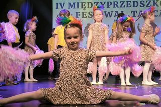 Tańczące przedszkolaki na scenie leszczyńskiego MOK-u [ZDJĘCIA]