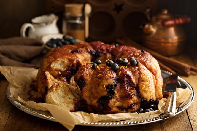 Babka drożdżowa z jagodami