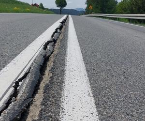 Droga cały czas jest zamknięta.  Na miejscu zaczęły się specjalistyczne badania