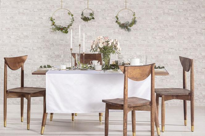 Stół wigilijny w stylu skandynawskim. Prostota, minimalizm i domowe ciepło