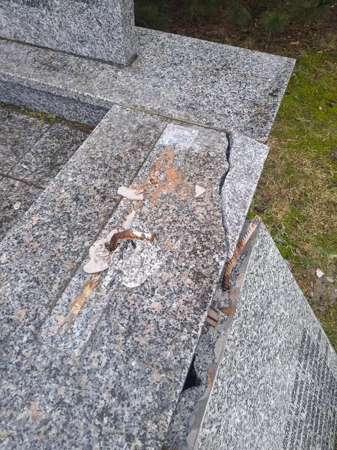 Znów zdewastowano Cmentarz Żołnierzy Armii Radzieckiej w Rawiczu