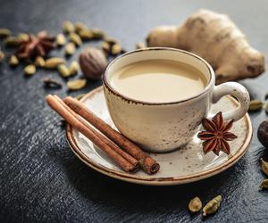 Z tymi przyprawami mleko będzie smakować wybornie. Gotowe w 5 minut