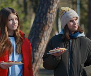 Barwy szczęścia, odc. 3223. koleżanki Emilki - Alina (Iga Czechowicz), Gośka (Natalia Skrzypek)