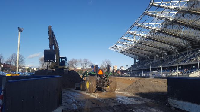 Praca wre na rzeszowskiej „Stali”. Kiedy stadion będzie gotowy? [FOTO, WIDEO]