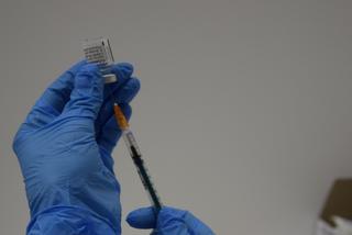 Farmaceuci, diagności i fizjoterapeuci będą szczepić na koronawirusa. UWM w Olsztynie rozpoczął szkolenia