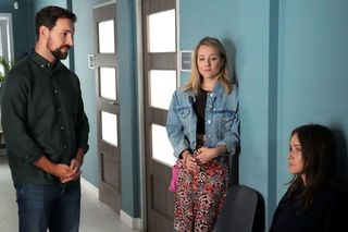 Barwy szczęścia odc. 3123. Grażyna (Kinga Suchan), Madzia (Natalia Sierzputkowska), Marcin Kodur (Oskar Stoczyński)