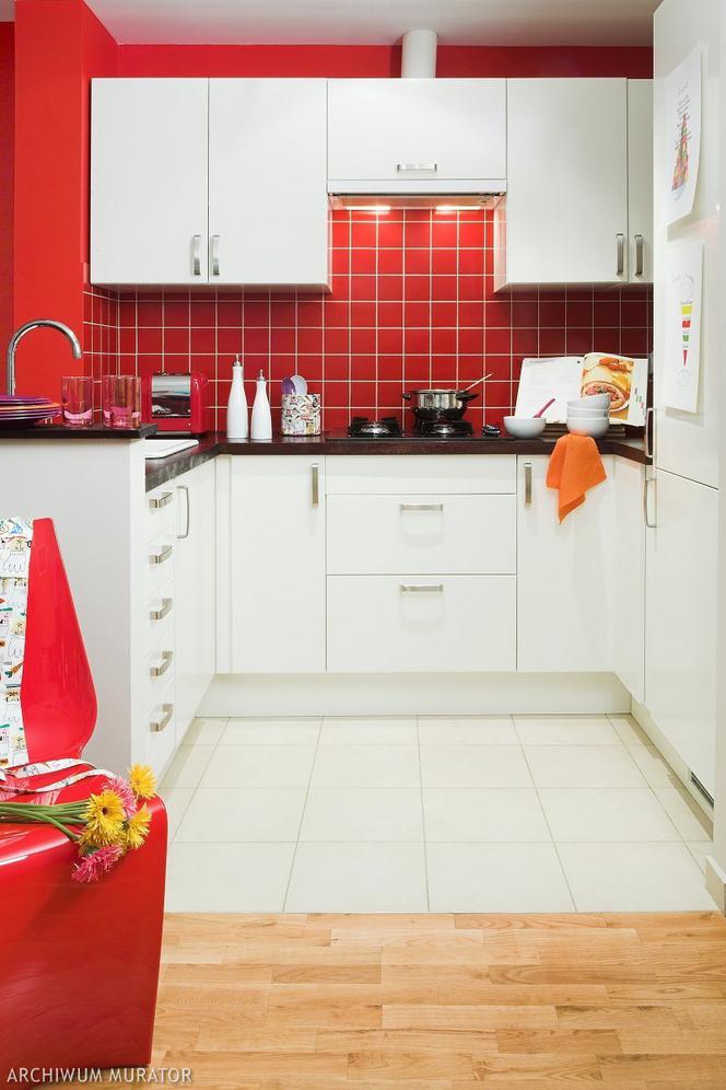 Czerwone ściany w kuchni