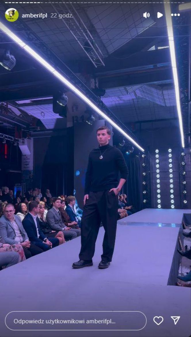 Syn Anny Przybylskiej modelem! Tak Szymon Bieniuk zaprezentował się na wybiegu obok Sworowskiej, Popiel i Kupisza