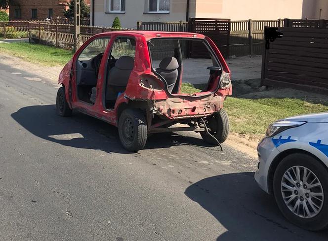 Jechał matizem bez drzwi, maski i pokrywy bagażnika