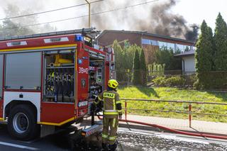 Pożar dachu hali sportowej w podpoznańskim Czerwonaku