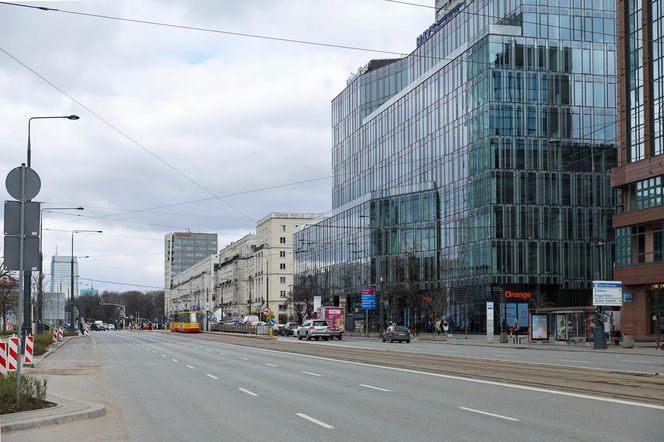 Marszałkowska w Warszawie zostanie zwężona. Tak wygląda przed przebudową 