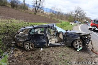 17-latek był zakleszczony w mercedesie. Liczyła się każda sekunda