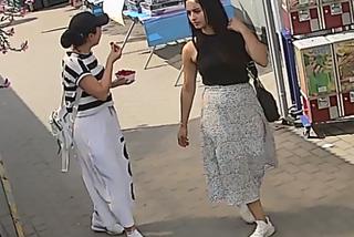 Okradli kobietę na bazarze na Targówku. Policja publikuje ich wizerunek