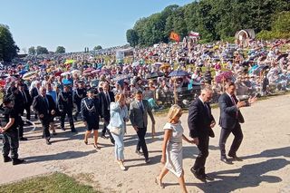 Tłumy wiernych w Gietrzwałdzie. Trwa odpust i dożynki archidecezjalne