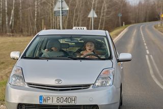 Beata napadnięta! Przystawią jej nóż do gardła.