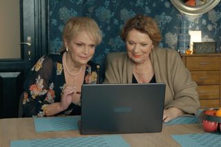 Barwy szczęścia, odcinek 3192: Rawiczowa (Elżbieta Jarosik), Małgorzata (Adrianna Biedrzyńska)