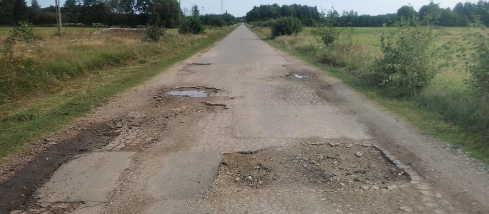 Siemiątkowo. Kto remontował te drogi?! Być może to fenomen w skali kraju i świata