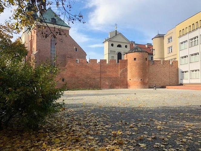 Baśnie i legendy kaliskie  pracownicy Informacji Turystycznej zachęcają do lektury