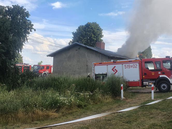 Nowy Tomyśl: WIELKI pożar domu. 15 zastępów walczyło z ogniem! Są ranni! 