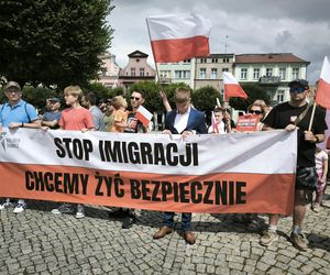 Manifestacja pod hasłem Sto nielegalnej imigracji w Lesznie