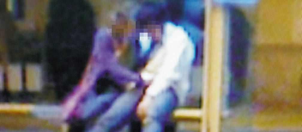 Szok! Seks oralny na przystanku