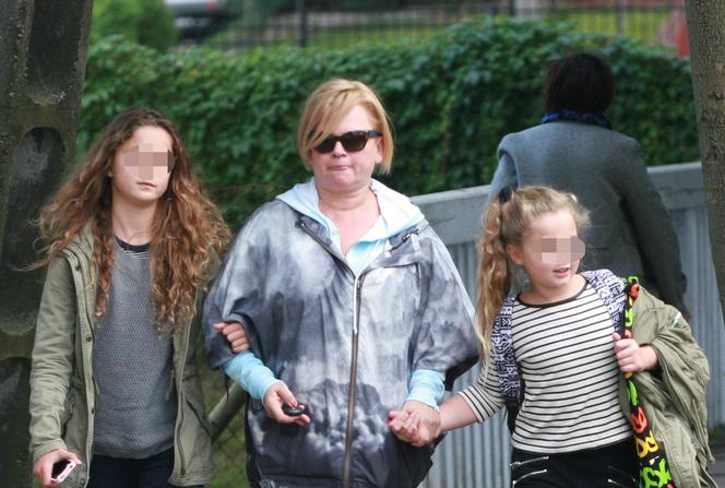 1PUBBL_KATARZYNA FIGURA Z CÓRKAMI