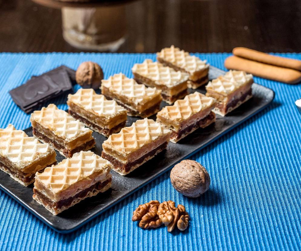 Domowe wafle przekładane. Klasyczne słodkości, które znikają jak kamfora
