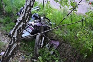 Tragiczna śmierć motocyklisty w Łaziskach Górnych. Roztrzaskał się na drzewie
