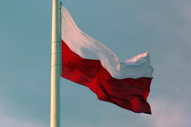 11 listopada - gdzie kupić flagę w Toruniu i jak poprawnie zawiesić flagę?