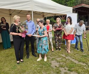 W uroczystości z okazji 10-lecia Szansy w Siedlcach wzięli udział przedstawiciele różnych lokalnych organizacji pomocowych