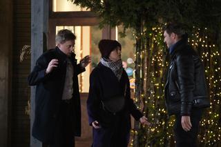 M jak miłość odcinek 1726. Marcin (Mikołaj Roznerski), Radek (Philippe Tłokiński), Iza (Adriana Kalska)