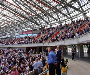 Kongres Świadków Jehowy Białystok 2024. Tłumy wiernych na Stadionie Miejskim