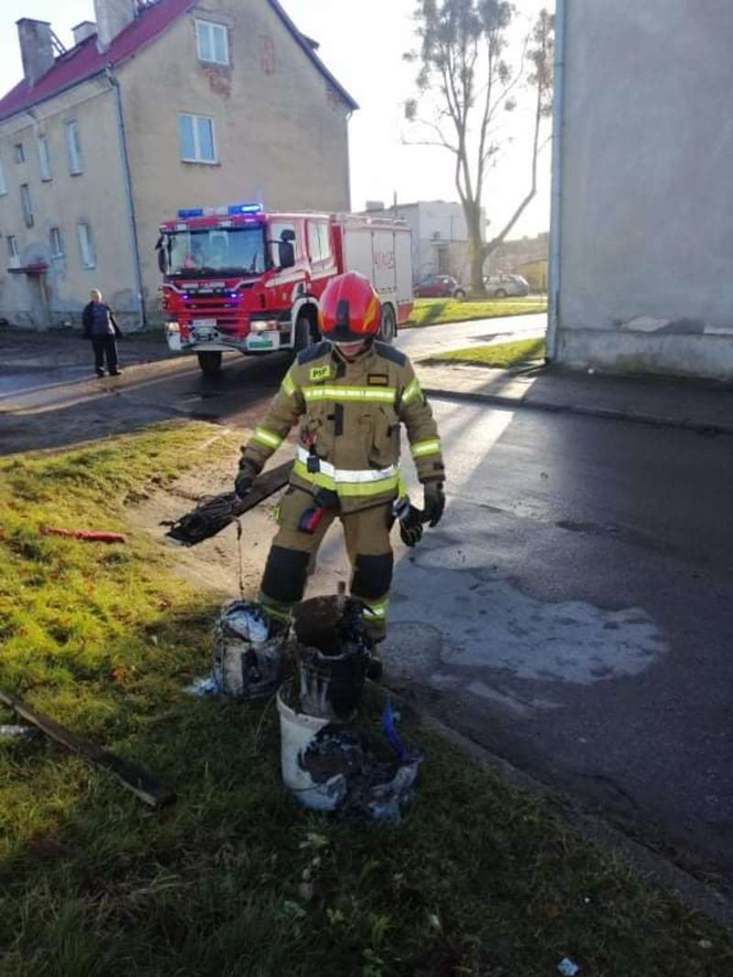 Pożar w Braniewie. Zapaliła się piwnica w budynku 