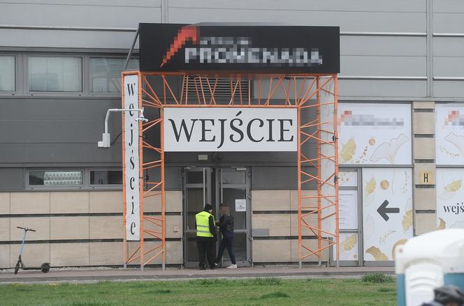  Zwłoki mężczyzny pod galerią handlową na Pradze-Południe