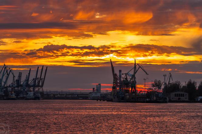 Port Gdynia - zachód słońca